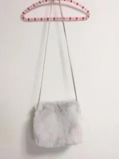 【新品】ファー素材 薄い紫 ショルダーバッグ　フワフワ　美品お洒落可愛い