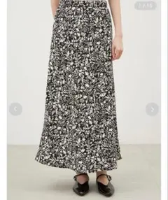 Mila owen Aラインナロースカート ホワイト 花柄