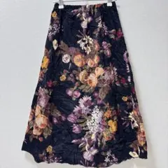 美品★フレアスカート 【フリー】　黒地 花柄　華やか　デート　通勤　大人女子