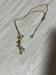 GUESS ロゴ パール ネックレス ゴールドのサムネイル