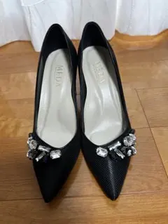 MEDA ビジュー付きブラックパンプス