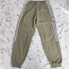 美品✨️アディダス トラックパンツ ナイロンパンツ 希少色 カーキ M ゆるだぼ