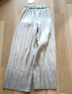 GYDA プリーツワイドパンツ　シルバー　箔　グリッターのサムネイル