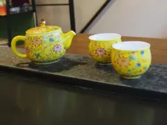 中国茶器　琺瑯彩　茶壺１点と茶杯２点セット（全３点）　黄色