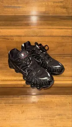 Nike Shox ブラック スニーカー TL