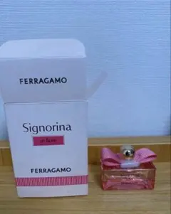 FERRAGAMO Signorina in Fiore 香水