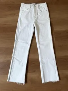 ZARA ホワイト フレアデニムパンツ　白パンツ　xs EUR３４　デニム