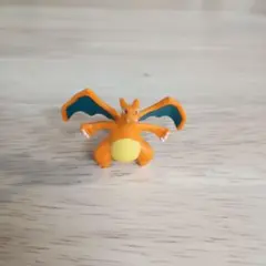 リザードン フィギュア　約3×4㎝