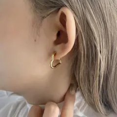 お値下げ！美品　ゴールド　ハートフープイヤリングノンホール