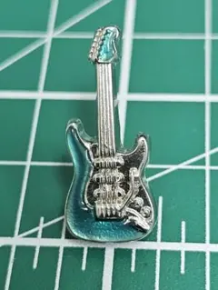 エレキギター型ピンバッチ 青銀