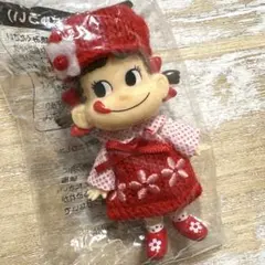 【匿名配送】不二家 プリティペコちゃん ニットワンピースペコ キーホルダー