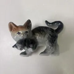 陶器製 猫の置物 フィギュリン - メルカリ