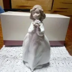 NAOリヤドロ姉妹品「静かに」型番1473　 ハンドメイド　スペイン製造　磁器 リヤドロ NAO 「静かに」型番1473 ハンドメイド スペイン製造 磁器
