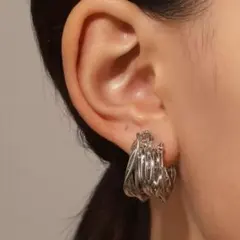 No. G82 シルバー ウェーブ ピアス シンプル オシャレ 個性的 韓国