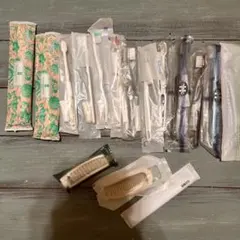 歯ブラシ　アメニティ　11本、コーム 1、ブラシ4