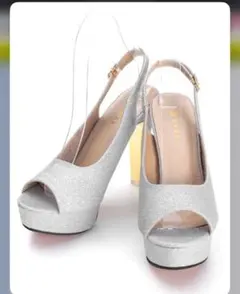 安定感抜群バックストラップ付きキャバヒール