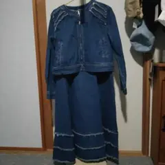 デニムジャケットとスカートセットアップ