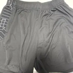 プーマ黒いショートパンツ