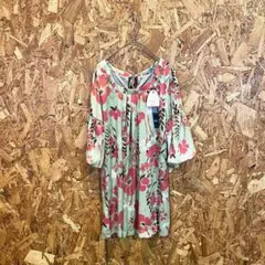 新品タグ付き‼️ Anna Kerry 膝丈ワンピース フレア 花柄 ベージュのサムネイル