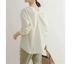 極美品 URBAN RESEARCH DOORS バックツイストブラウス M 白のサムネイル