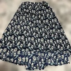 新品　ネイビー 花柄 フレアスカート　アシンメトリーのサムネイル