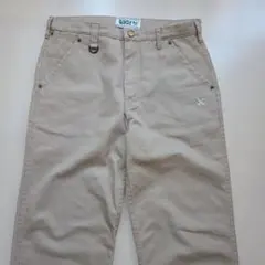 ベージュ パンツ