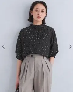 【新品未使用】グリーンレーベル　シアーネックフリルブラウス