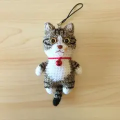ハンドメイド　あみぐるみ　ネコ　ストラップ　キジ白A
