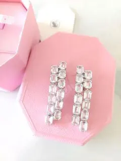 新品 スワロフスキー Dancing Swan ドロップピアス 5514420 - メルカリ