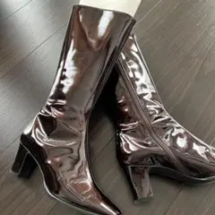 ダークブラウンエナメル　ポインテッドトゥ ロングブーツ