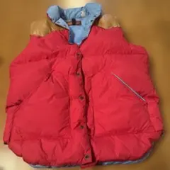 値下げ　バッグドロップ　赤いダウンベスト ボタン付き