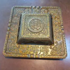 装飾的な金属製 灰皿