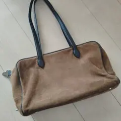 TOUT Y EST トゥティエ　ロケバック　SAC LOQUET SUEDE