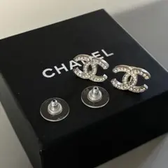 正規品✨シャネル ラインストーン 両耳 ピアス キラキラ ココマーク 箱付きのサムネイル