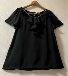 【美品★オンワード樫山】首周りパール＆胸元フリル　裏地付きシフォン生地ブラウスのサムネイル