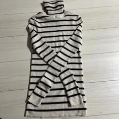 ユニクロ　エクストラファインメリノリブタートルネックセーターボーダーSサイズ