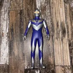 「ウルトラマンティガ」ソフビ人形・ウルトラマンティガ・スカイ（新品・１９９６年） ウルトラマンティガ スカイタイプ 旧サイズソフビ 1996 JAPAN製 - メルカリ