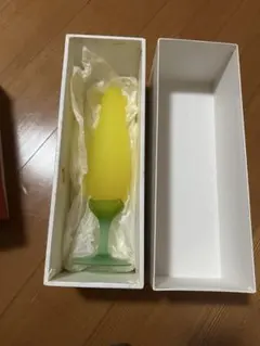 花瓶　花の蕾型