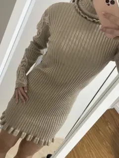 ベージュ ニットワンピース 長袖 フリル付き