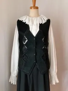 used レトロ 黒 刺繍 ベスト 古着 ヴィンテージ vintage