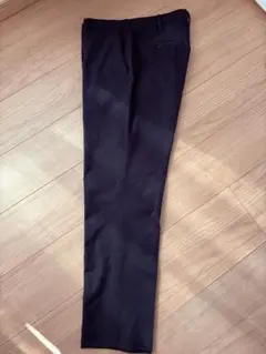ユニクロ　2024年感動パンツ　ネイビー スラックス 82x73