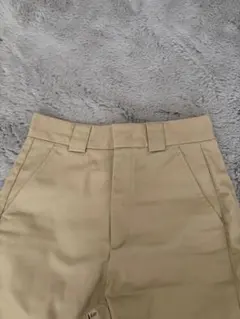 GU ベージュ チノパン