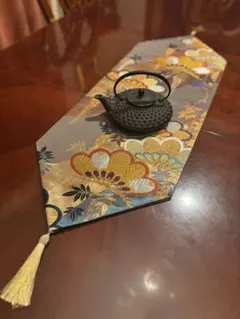 3101華やかな花柄の刺繍の袋帯から作った正絹テーブルセンター　お正月