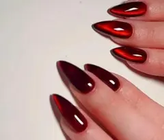 アーモンド型レッドネイルチップ