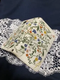 iPhone 花柄刺繍 手帳型ケース iPhone8 7 カバー　ボタニカル