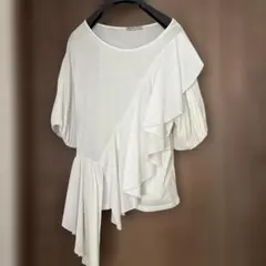 ZARA ラッフルデザイン ホワイトTシャツ