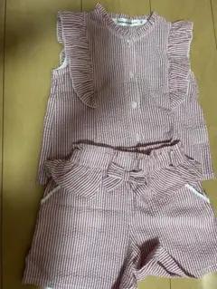 BeBe フリル付きトップスとショートパンツセット 100