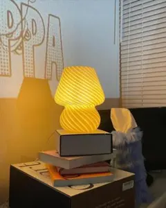 新品 ミッドセンチュリー ストライプ ガラス キノコ テーブルランプ クリーム