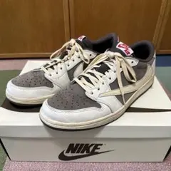 Travis Scott × Nike Air Jordan 1 Low モカ