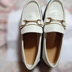 GUホワイト ローファー ゴールドバックルLサイズ